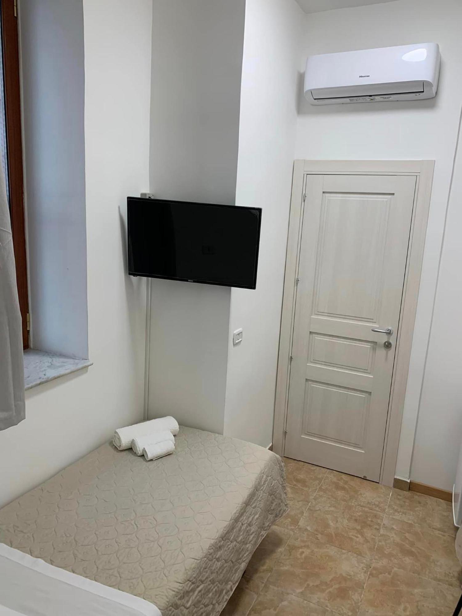 Miris Home Fast And Comfortable With Self Check In 8 Minutes Walk Near Naples Airport Room photo