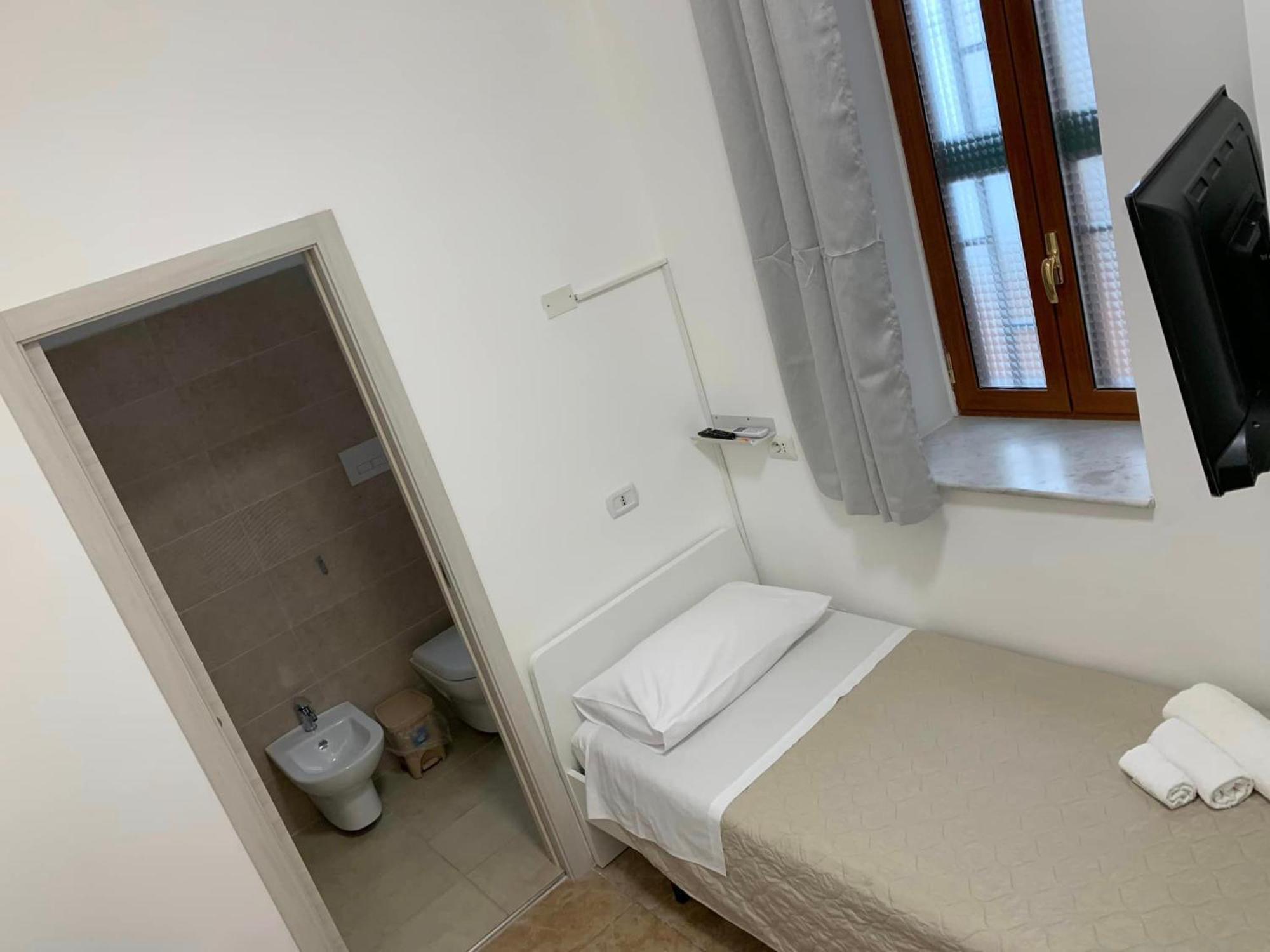 Miris Home Fast And Comfortable With Self Check In 8 Minutes Walk Near Naples Airport Exterior photo